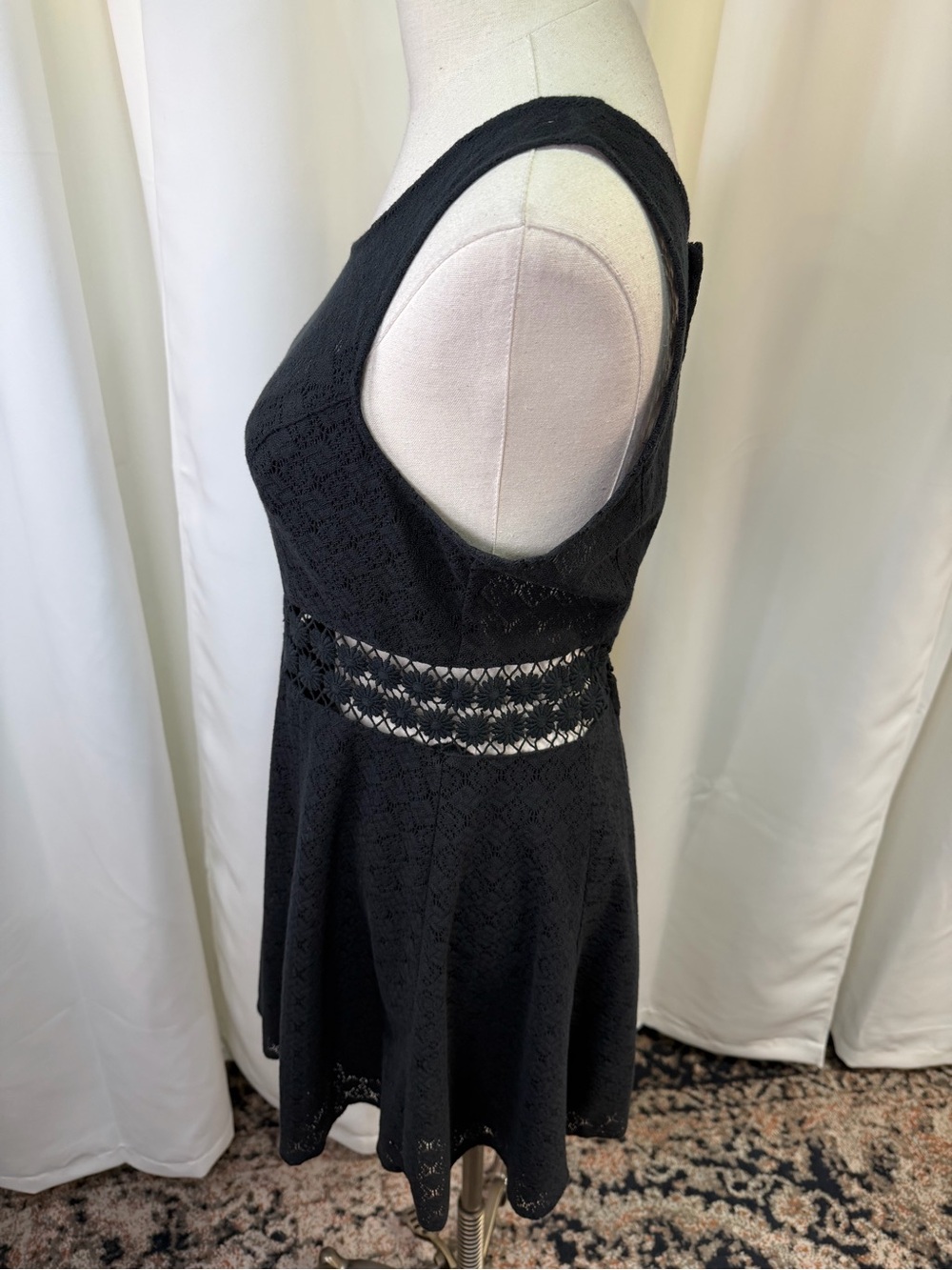 Free People Black ‘Daisy’ Sleeveless Fit & Flare Crochet Lace Mini Dress Size 6 - Picture 9 of 16